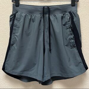 Under Armour Fitted Gray Color Shorts Men's Size Medium